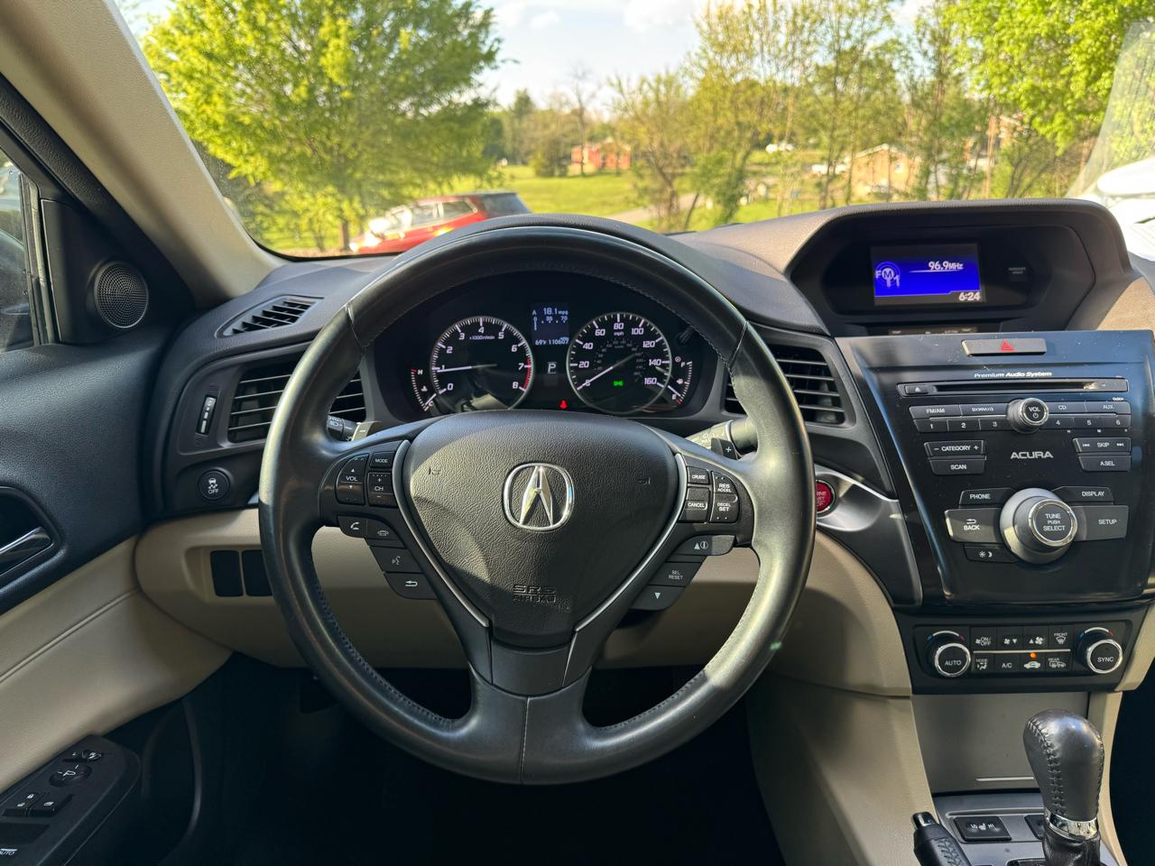 Acura ILX 4dr Sdn 2.0L Premium Pkg 2013