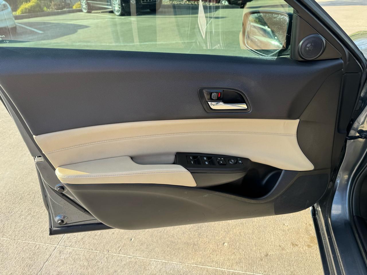 Acura ILX 4dr Sdn 2.0L Premium Pkg 2013