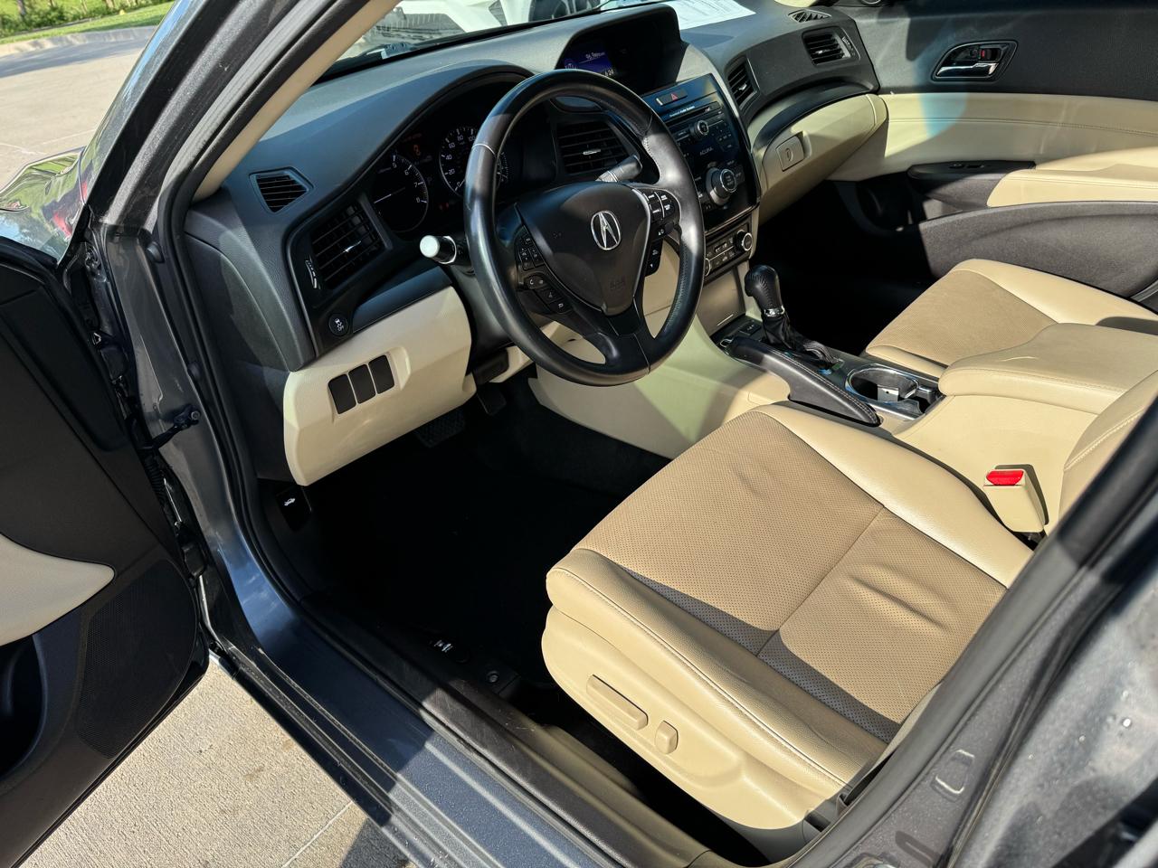 Acura ILX 4dr Sdn 2.0L Premium Pkg 2013