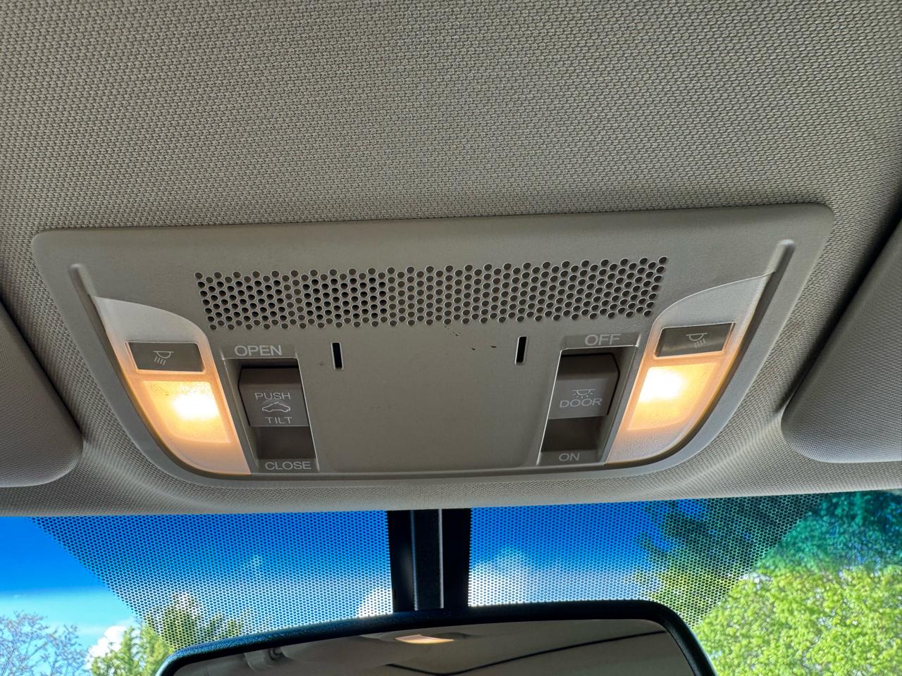 Acura ILX 4dr Sdn 2.0L Premium Pkg 2013