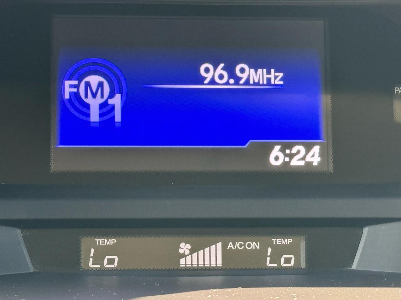 Acura ILX 4dr Sdn 2.0L Premium Pkg 2013