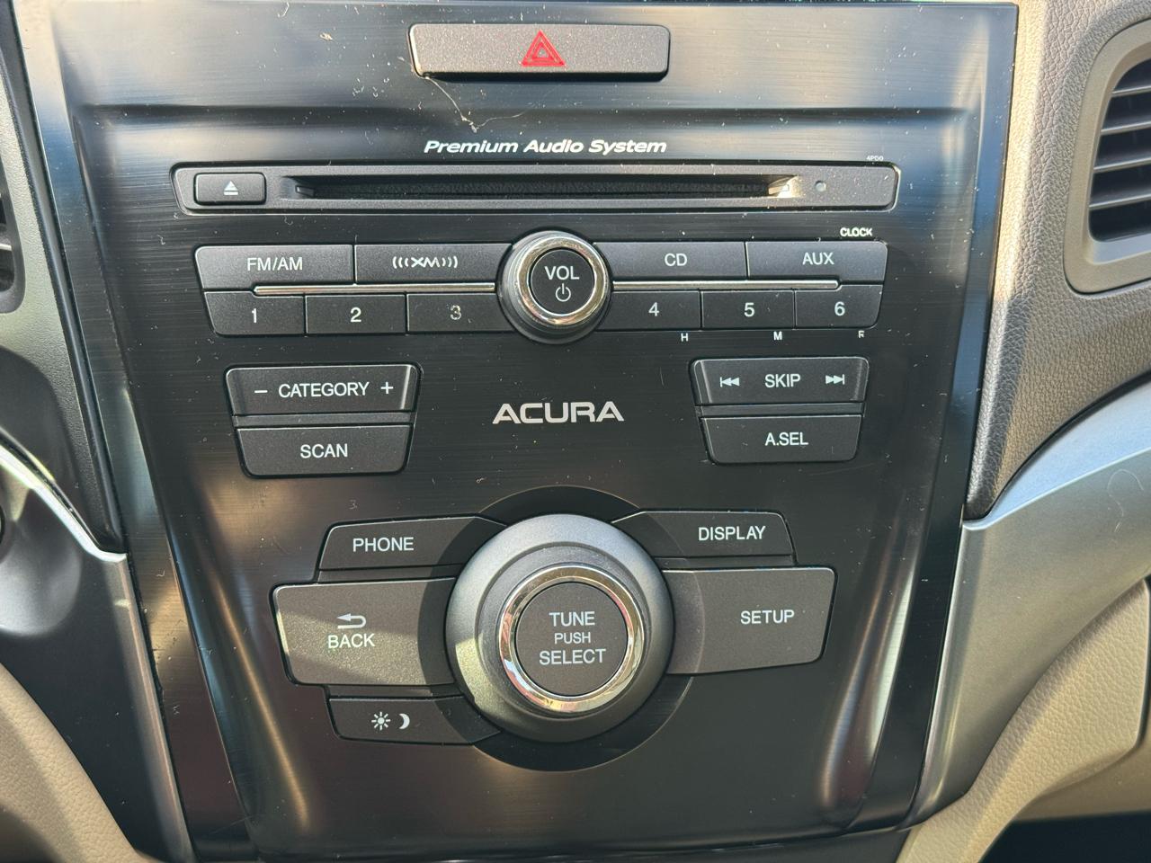 Acura ILX 4dr Sdn 2.0L Premium Pkg 2013