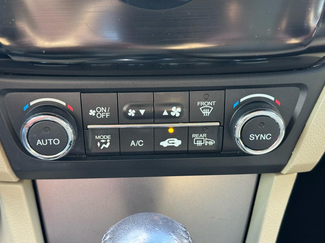 Acura ILX 4dr Sdn 2.0L Premium Pkg 2013