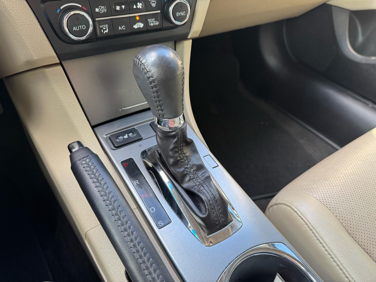 Acura ILX 4dr Sdn 2.0L Premium Pkg 2013