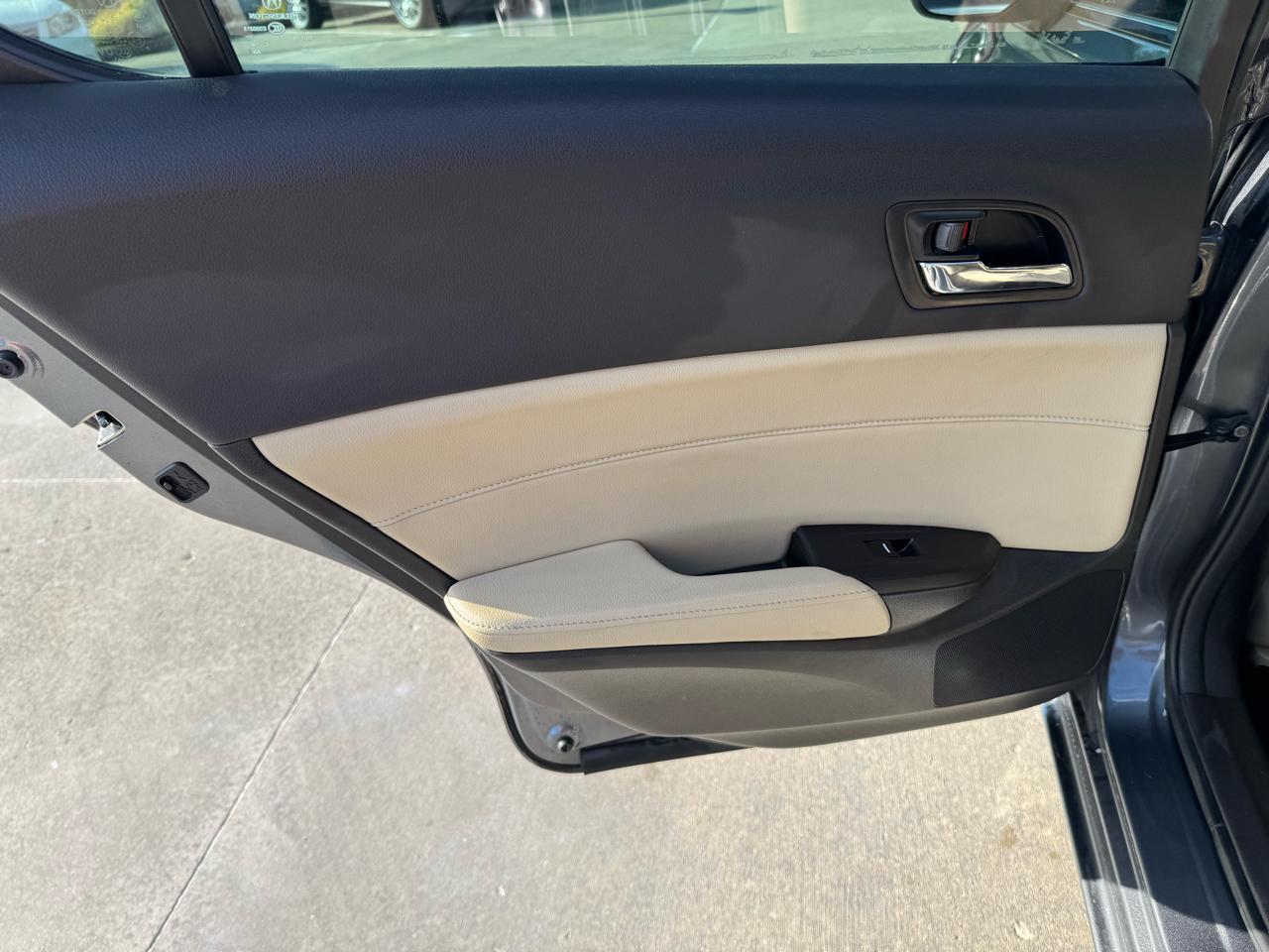 Acura ILX 4dr Sdn 2.0L Premium Pkg 2013