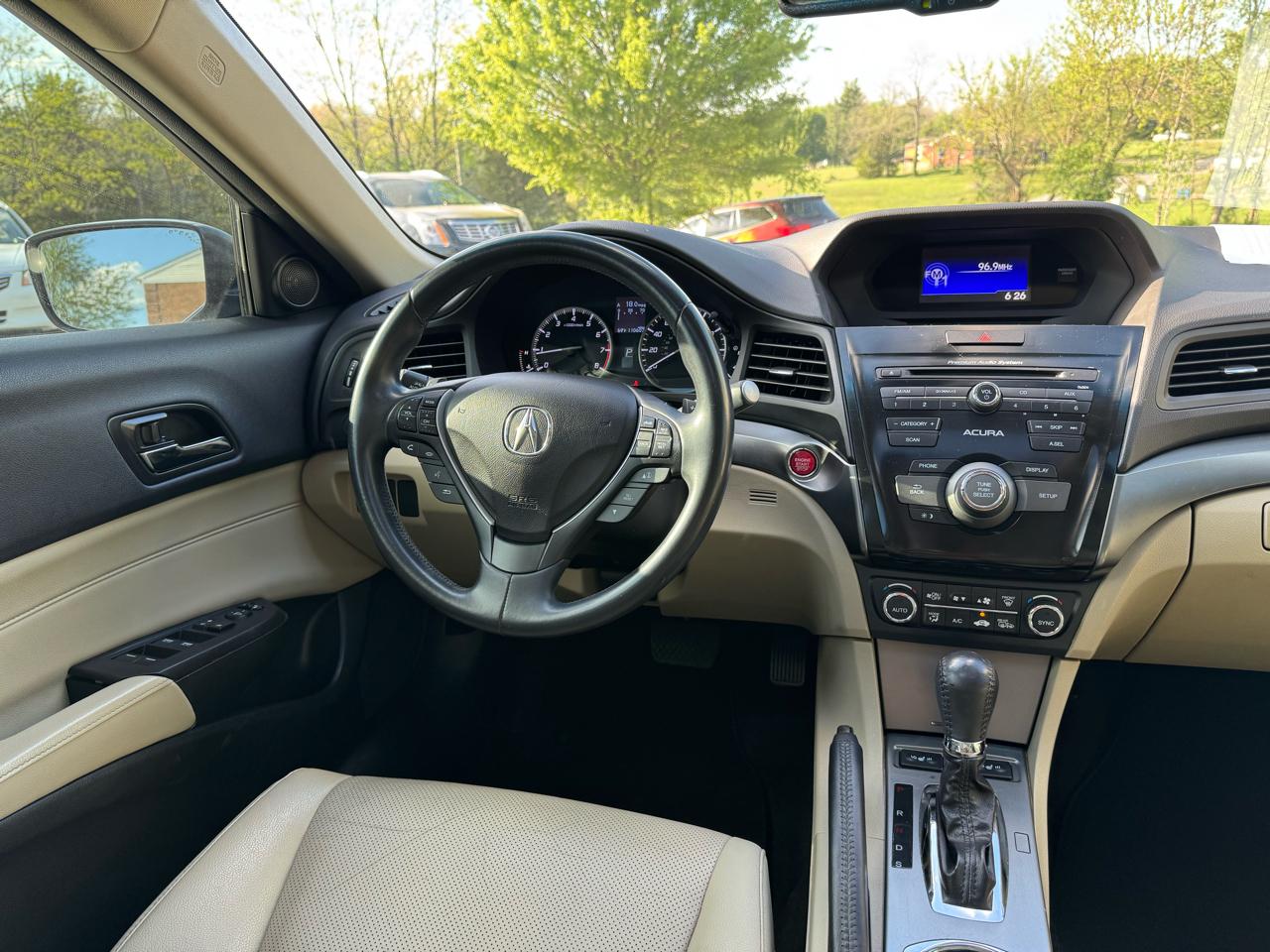 Acura ILX 4dr Sdn 2.0L Premium Pkg 2013