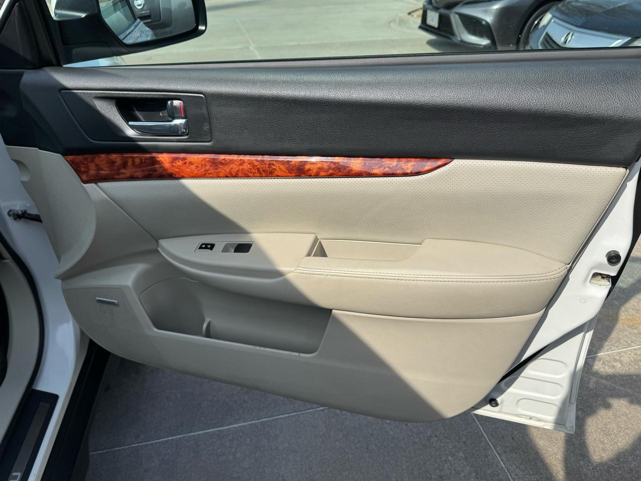 Subaru Outback 4dr Wgn H4 Auto 2.5i Limited 2012