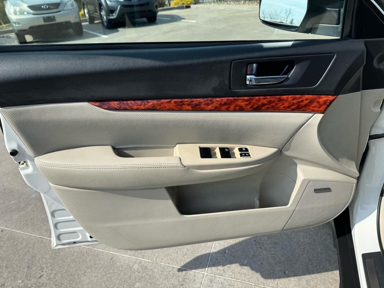 Subaru Outback 4dr Wgn H4 Auto 2.5i Limited 2012