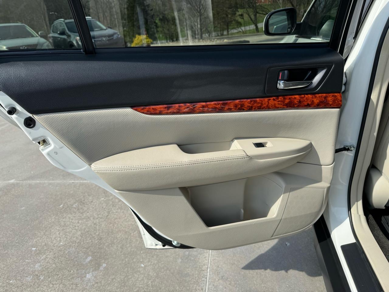 Subaru Outback 4dr Wgn H4 Auto 2.5i Limited 2012