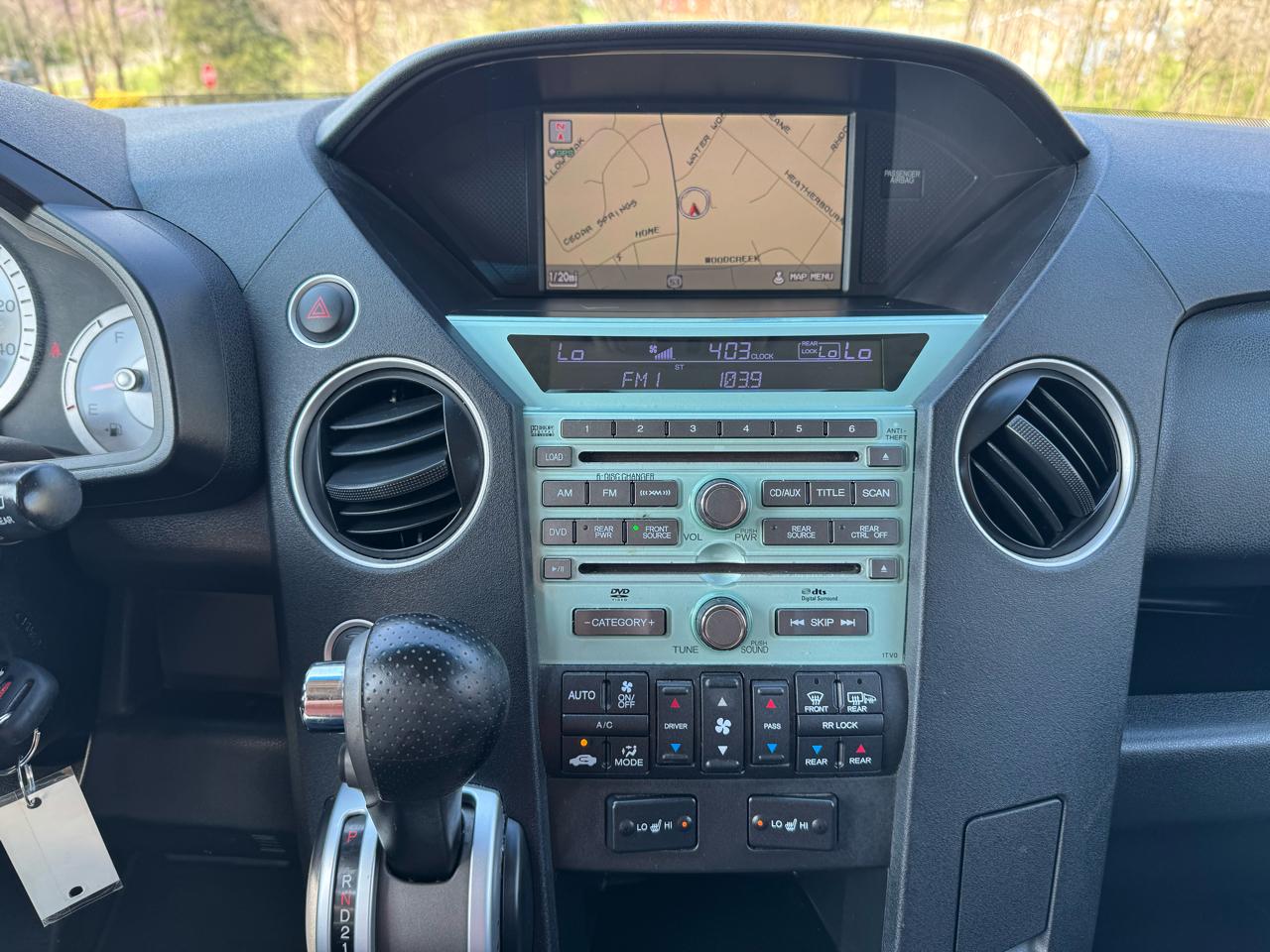 Honda Pilot 4WD 4dr Touring w/RES & Navi 2010