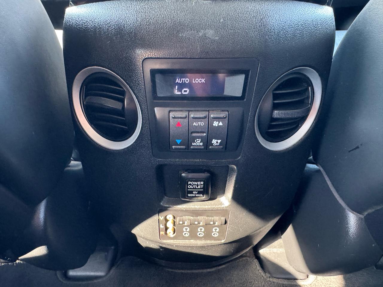 Honda Pilot 4WD 4dr Touring w/RES & Navi 2010