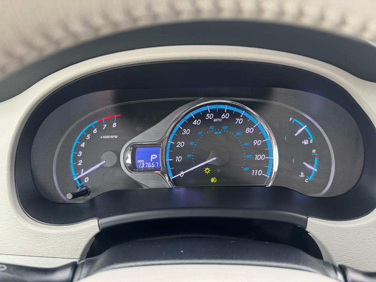 Toyota Sienna 5dr 7-Pass Van V6 XLE AAS FWD (Natl) 2013