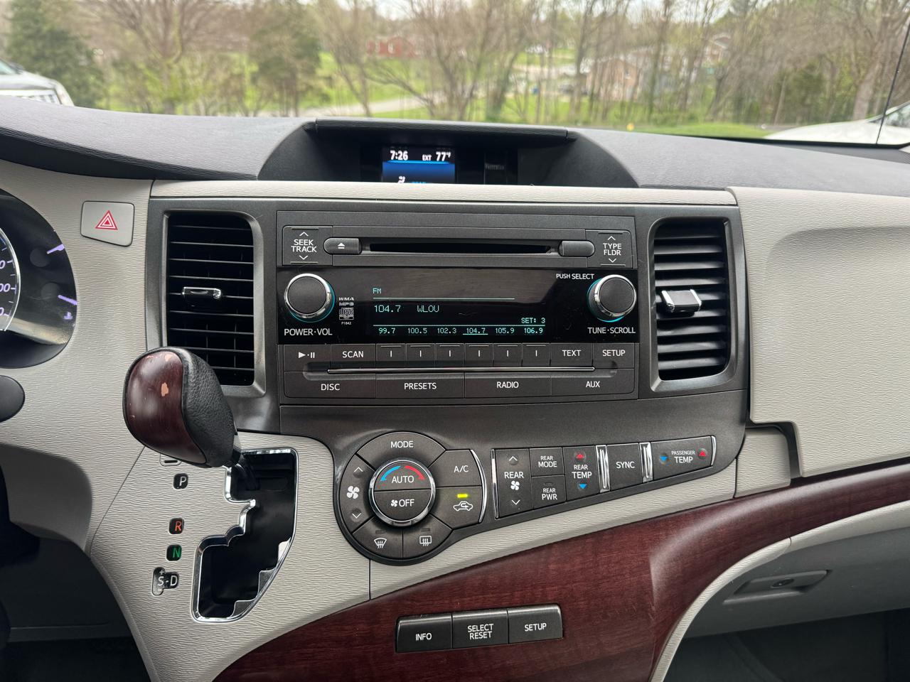 Toyota Sienna 5dr 7-Pass Van V6 XLE AAS FWD (Natl) 2013