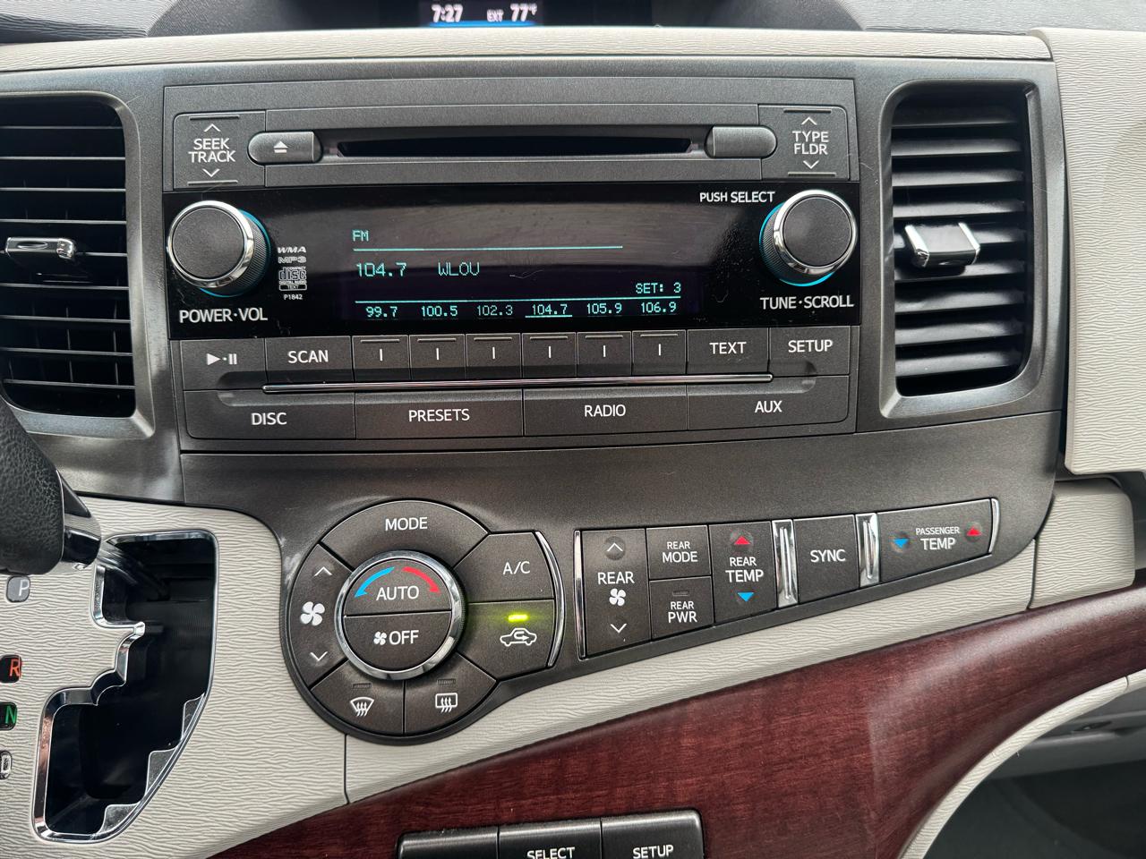 Toyota Sienna 5dr 7-Pass Van V6 XLE AAS FWD (Natl) 2013