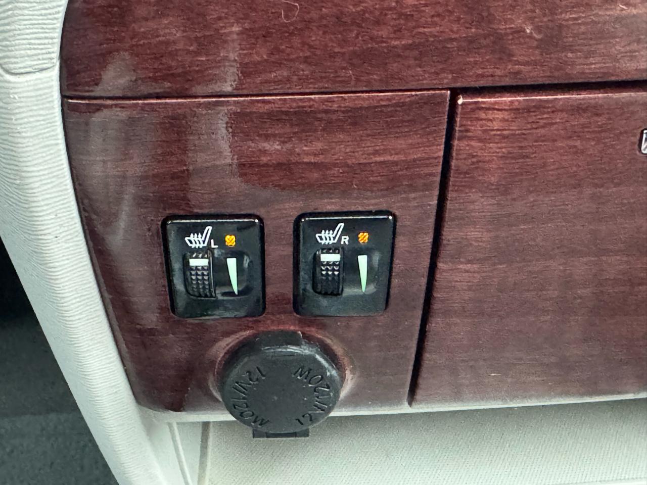 Toyota Sienna 5dr 7-Pass Van V6 XLE AAS FWD (Natl) 2013