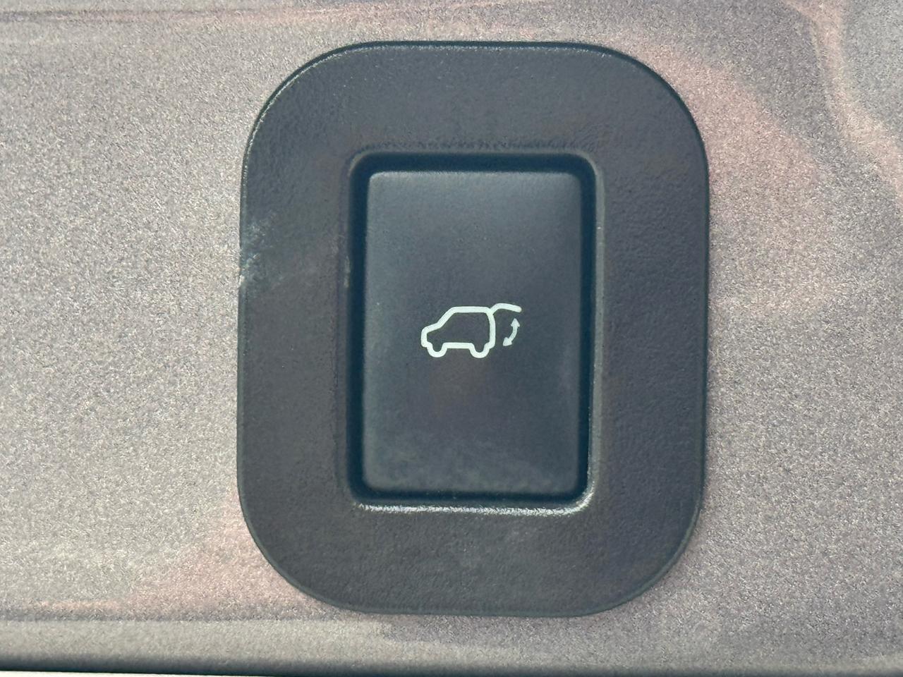 Toyota Sienna 5dr 7-Pass Van V6 XLE AAS FWD (Natl) 2013