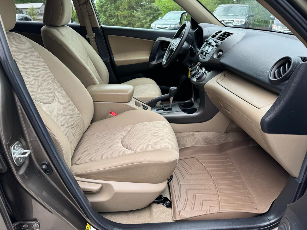 Toyota RAV4 4WD 4dr 4-cyl 4-Spd AT (Natl) 2011