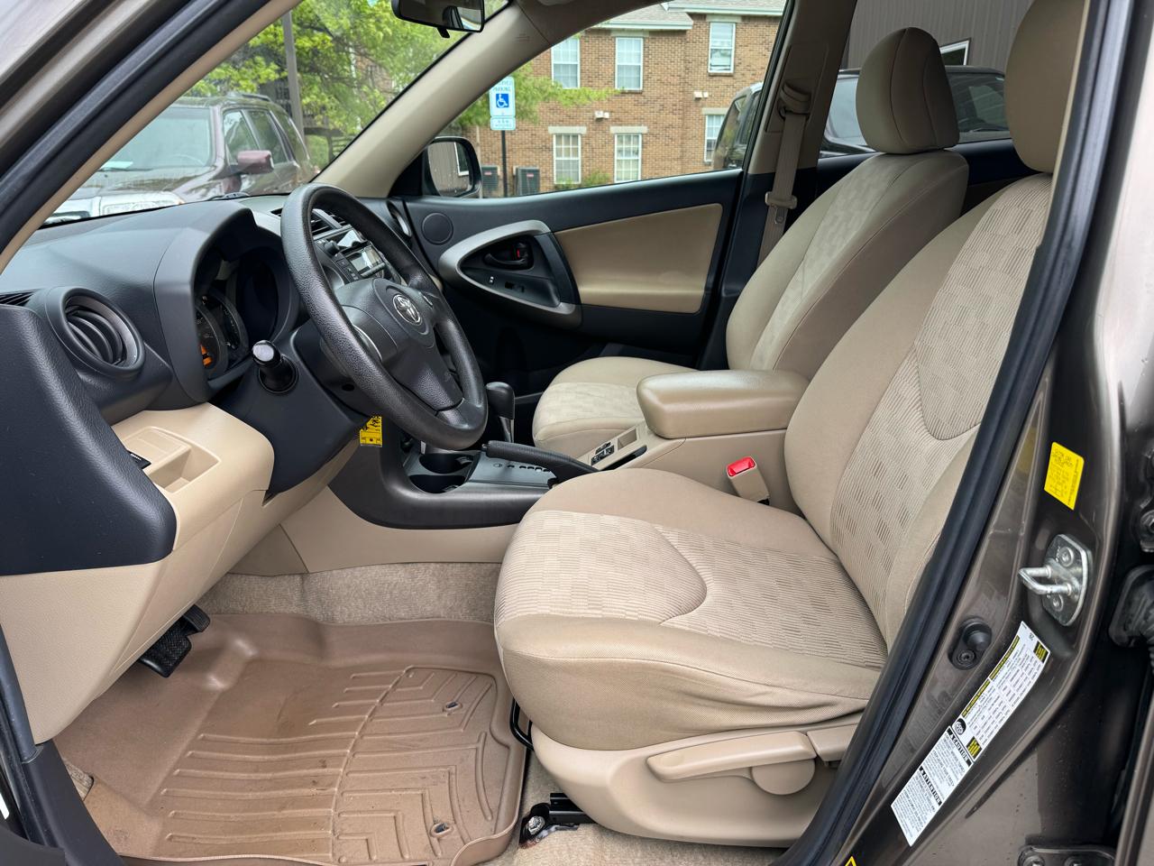 Toyota RAV4 4WD 4dr 4-cyl 4-Spd AT (Natl) 2011