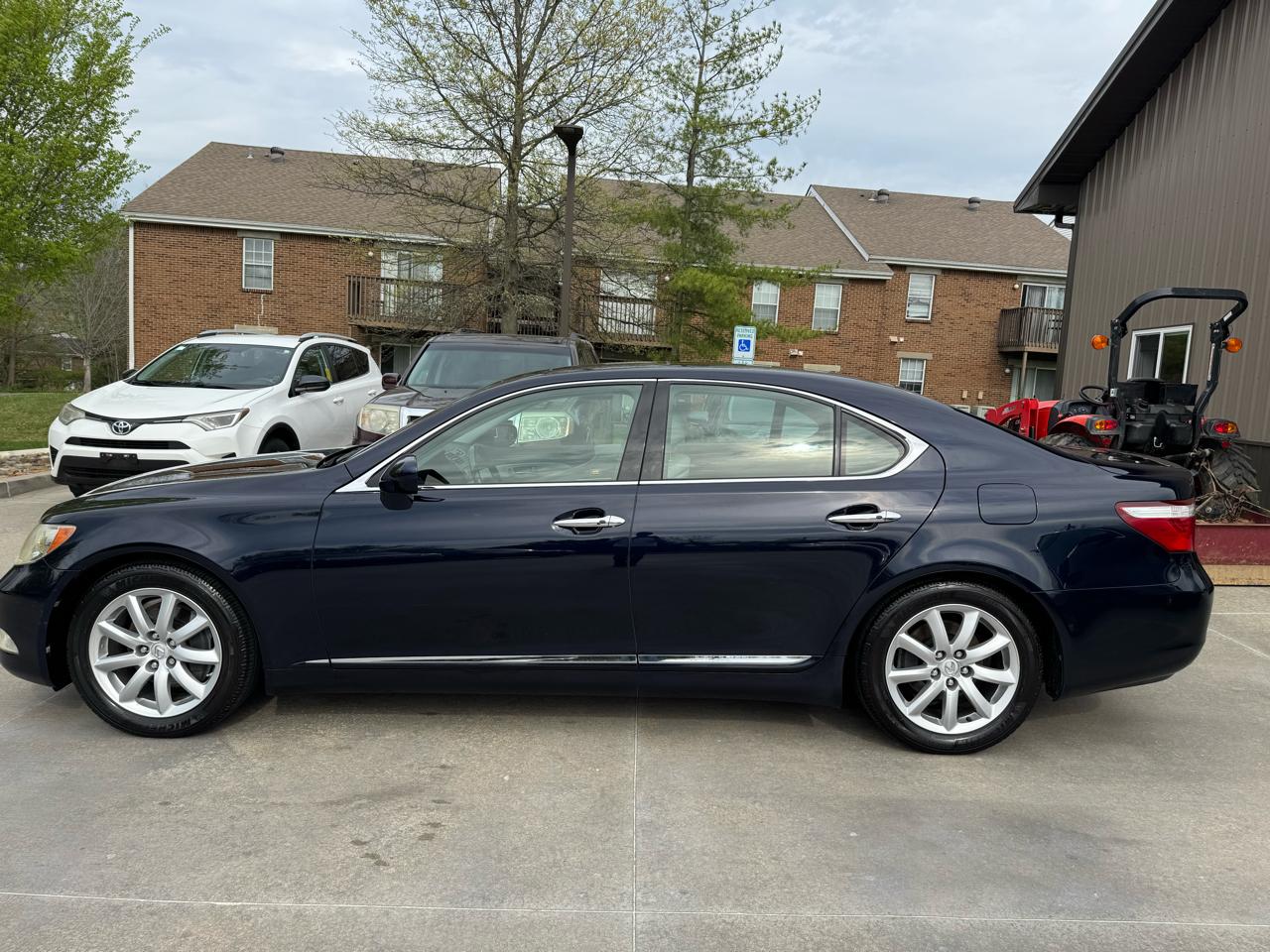 Lexus LS 460 4dr Sdn 2007