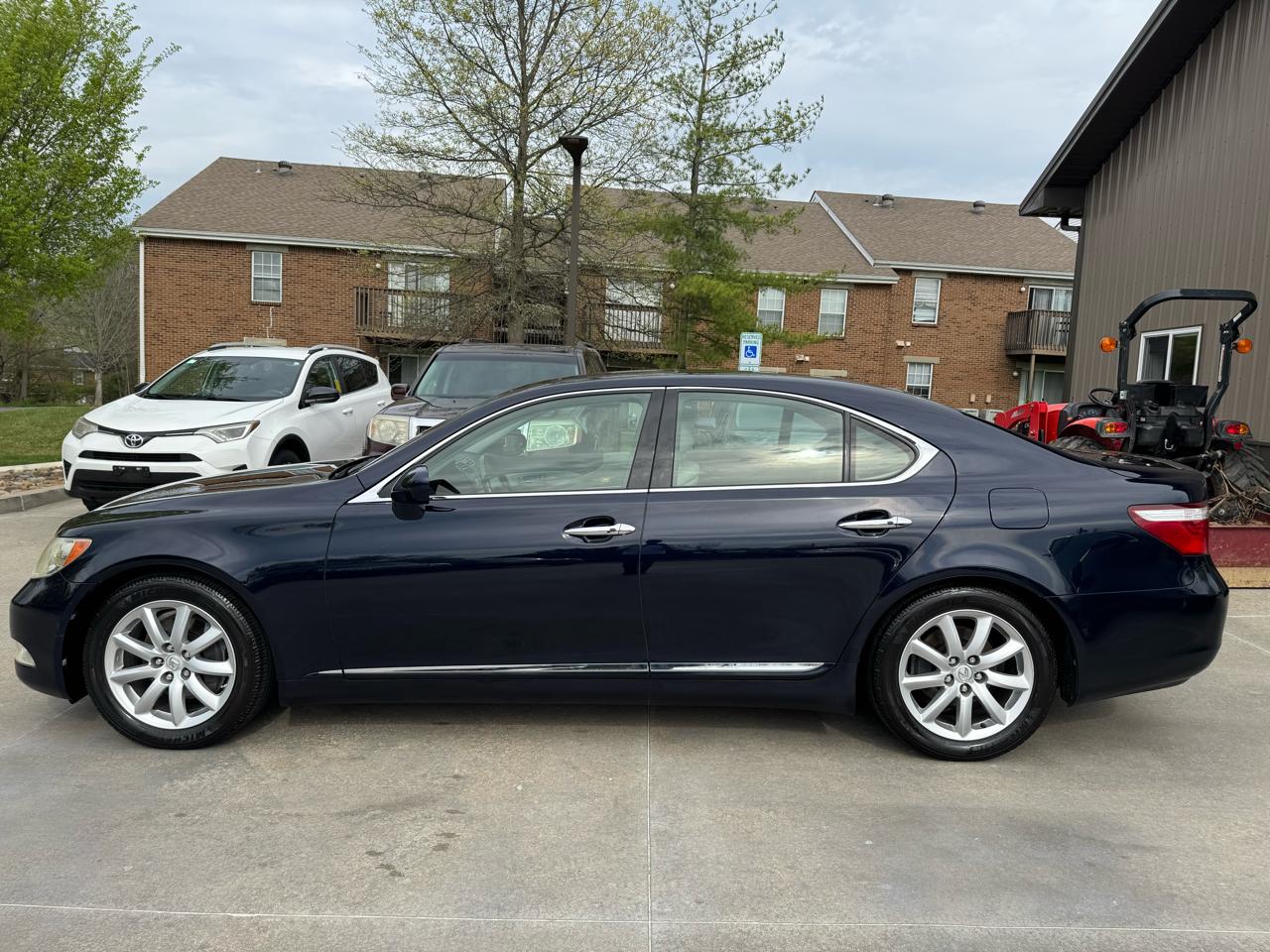 Lexus LS 460 4dr Sdn 2007