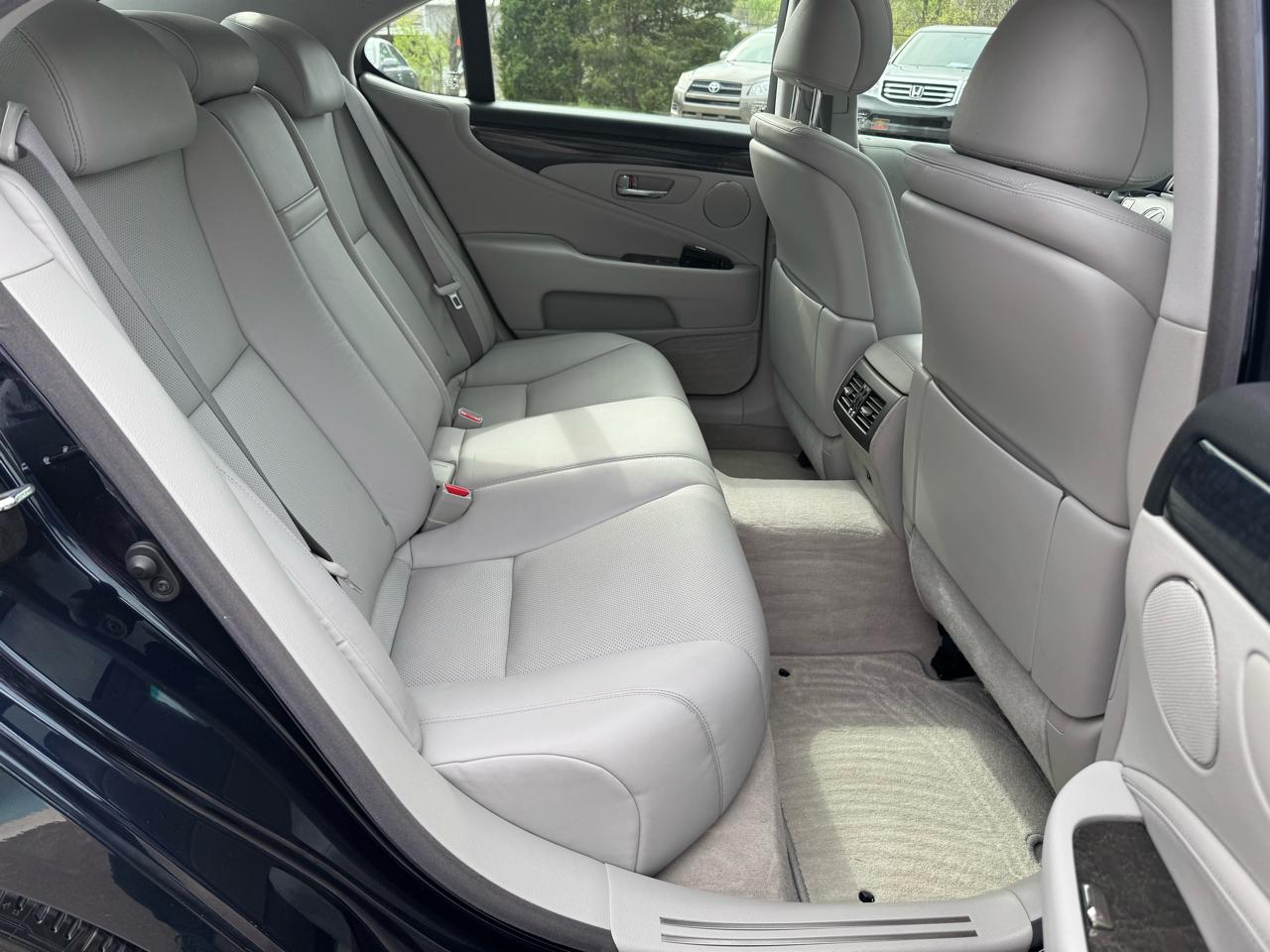 Lexus LS 460 4dr Sdn 2007