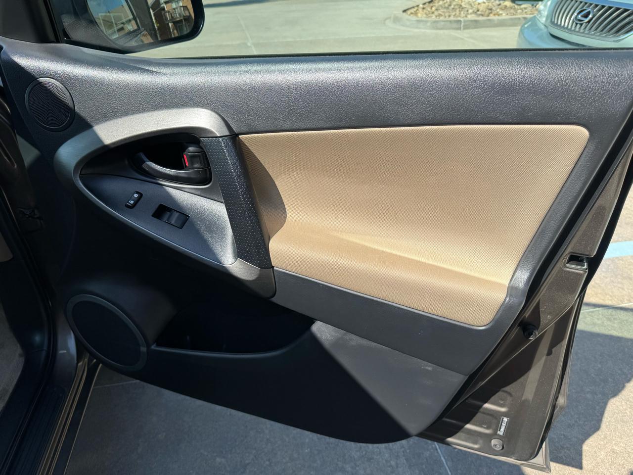 Toyota RAV4 4WD 4dr 4-cyl 4-Spd AT (Natl) 2010