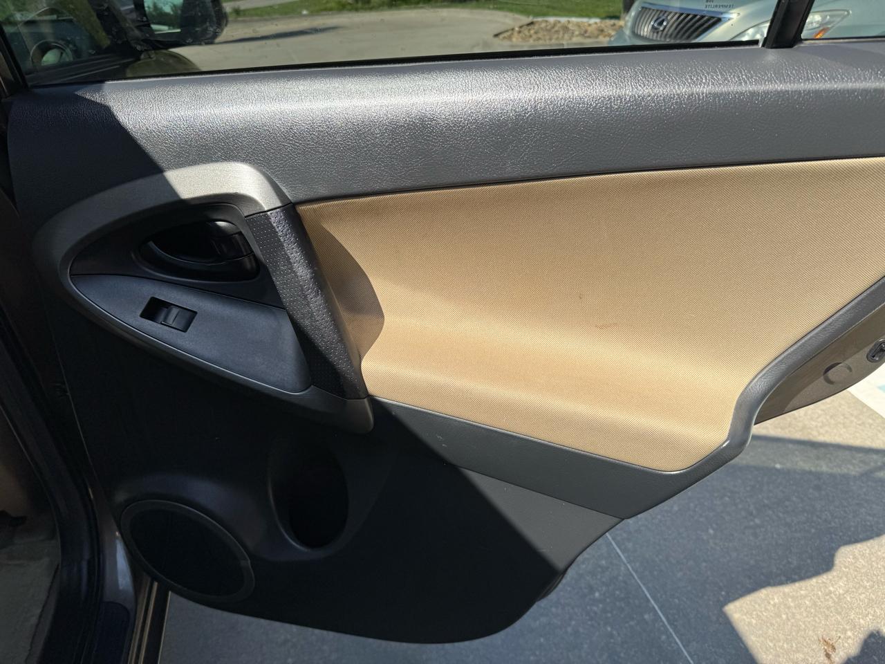 Toyota RAV4 4WD 4dr 4-cyl 4-Spd AT (Natl) 2010