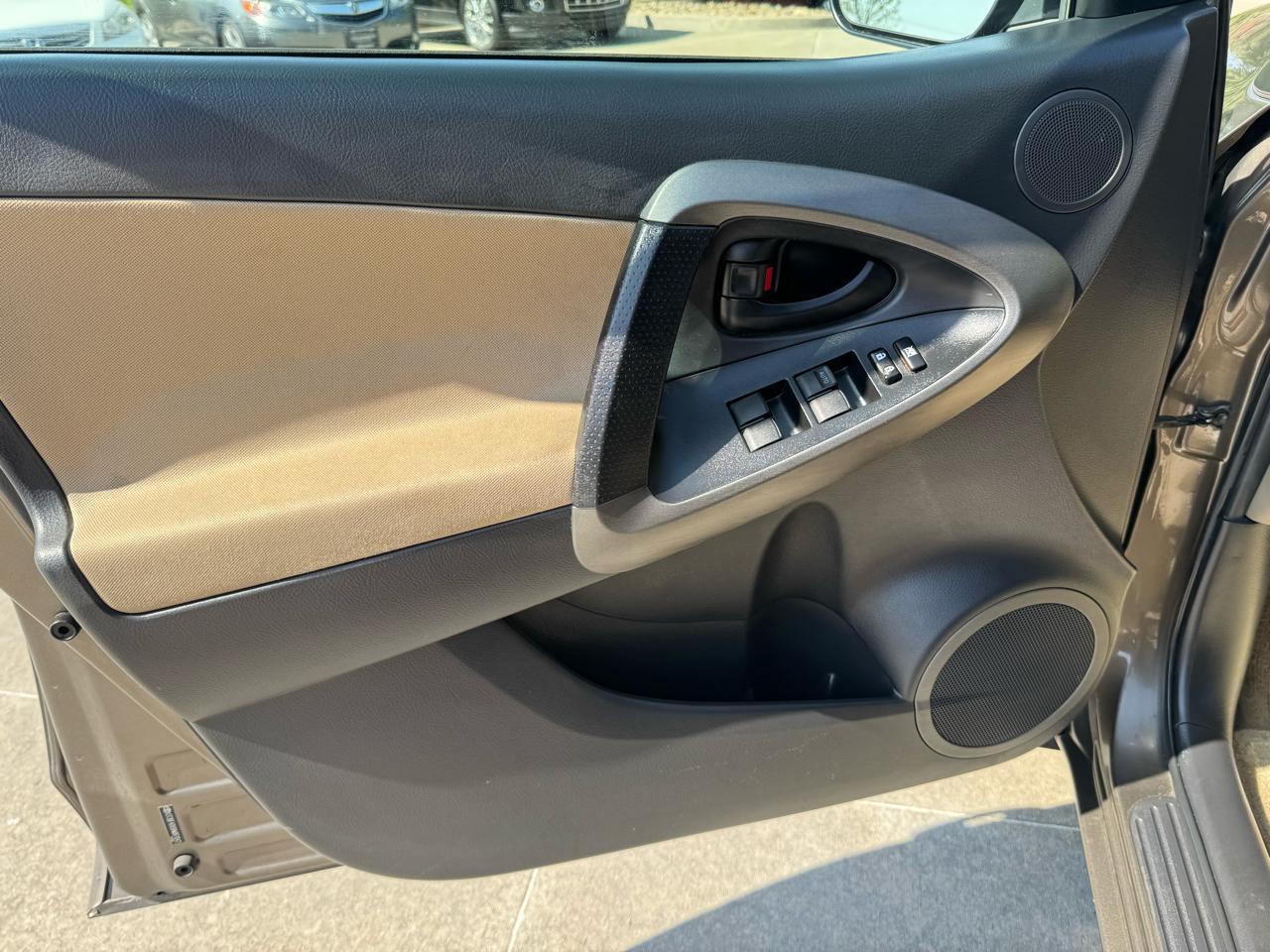 Toyota RAV4 4WD 4dr 4-cyl 4-Spd AT (Natl) 2010