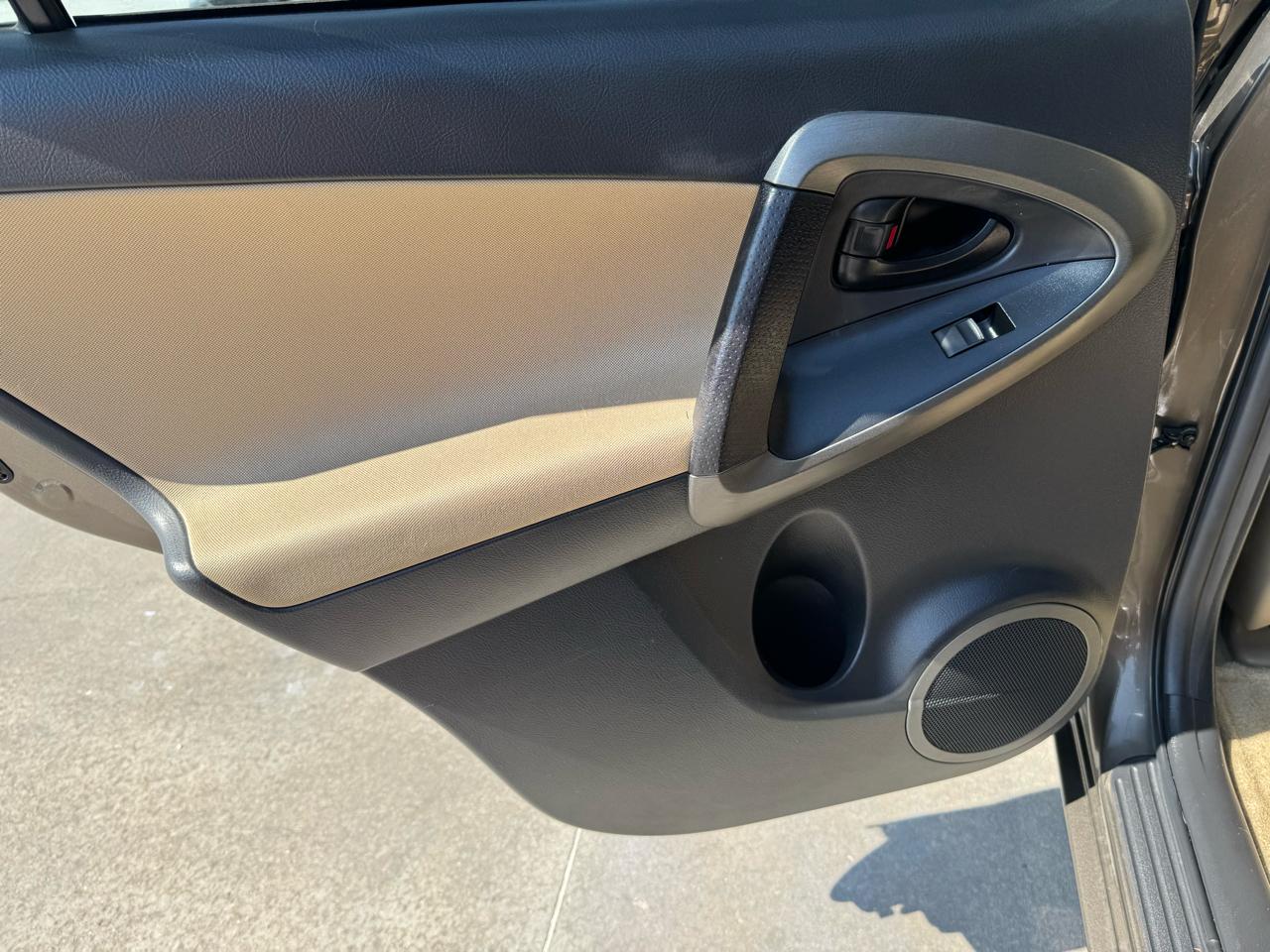 Toyota RAV4 4WD 4dr 4-cyl 4-Spd AT (Natl) 2010