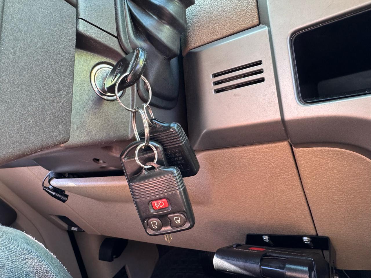 Ford F-150 4WD SuperCrew 145" XL 2010