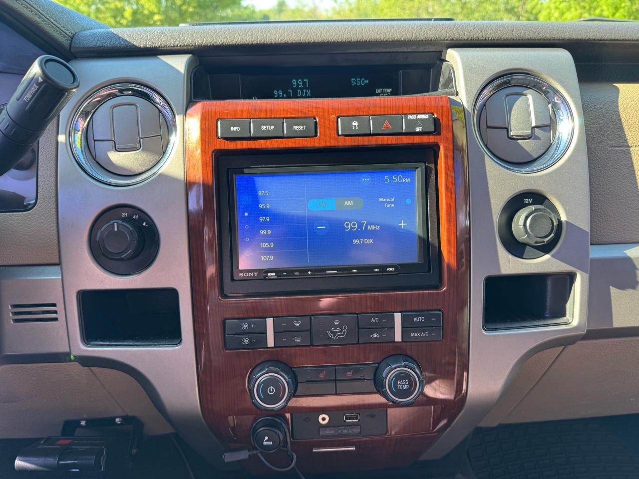 Ford F-150 4WD SuperCrew 145" XL 2010