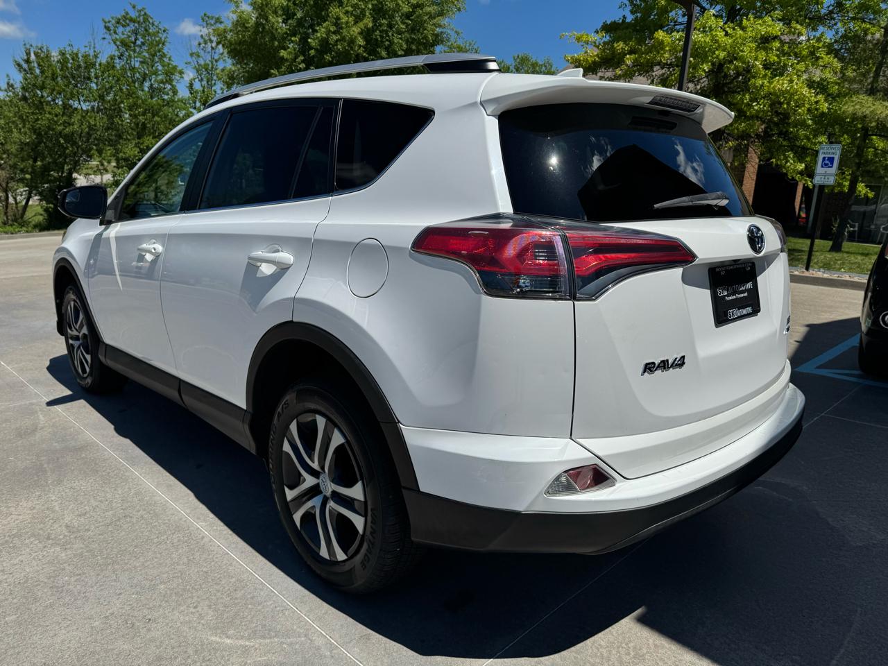 Toyota RAV4 AWD 4dr LE (Natl) 2016