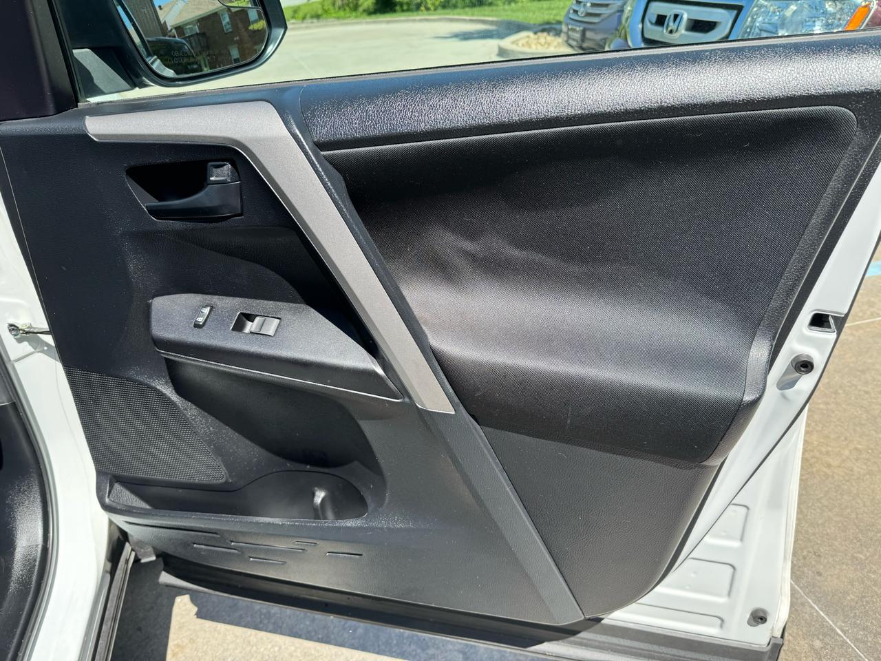 Toyota RAV4 AWD 4dr LE (Natl) 2016