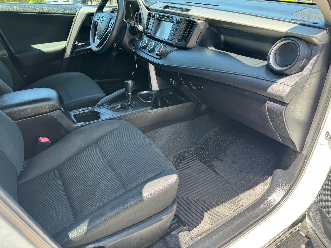Toyota RAV4 AWD 4dr LE (Natl) 2016