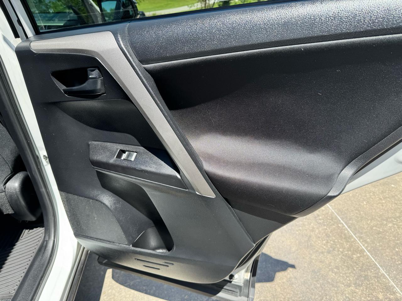 Toyota RAV4 AWD 4dr LE (Natl) 2016