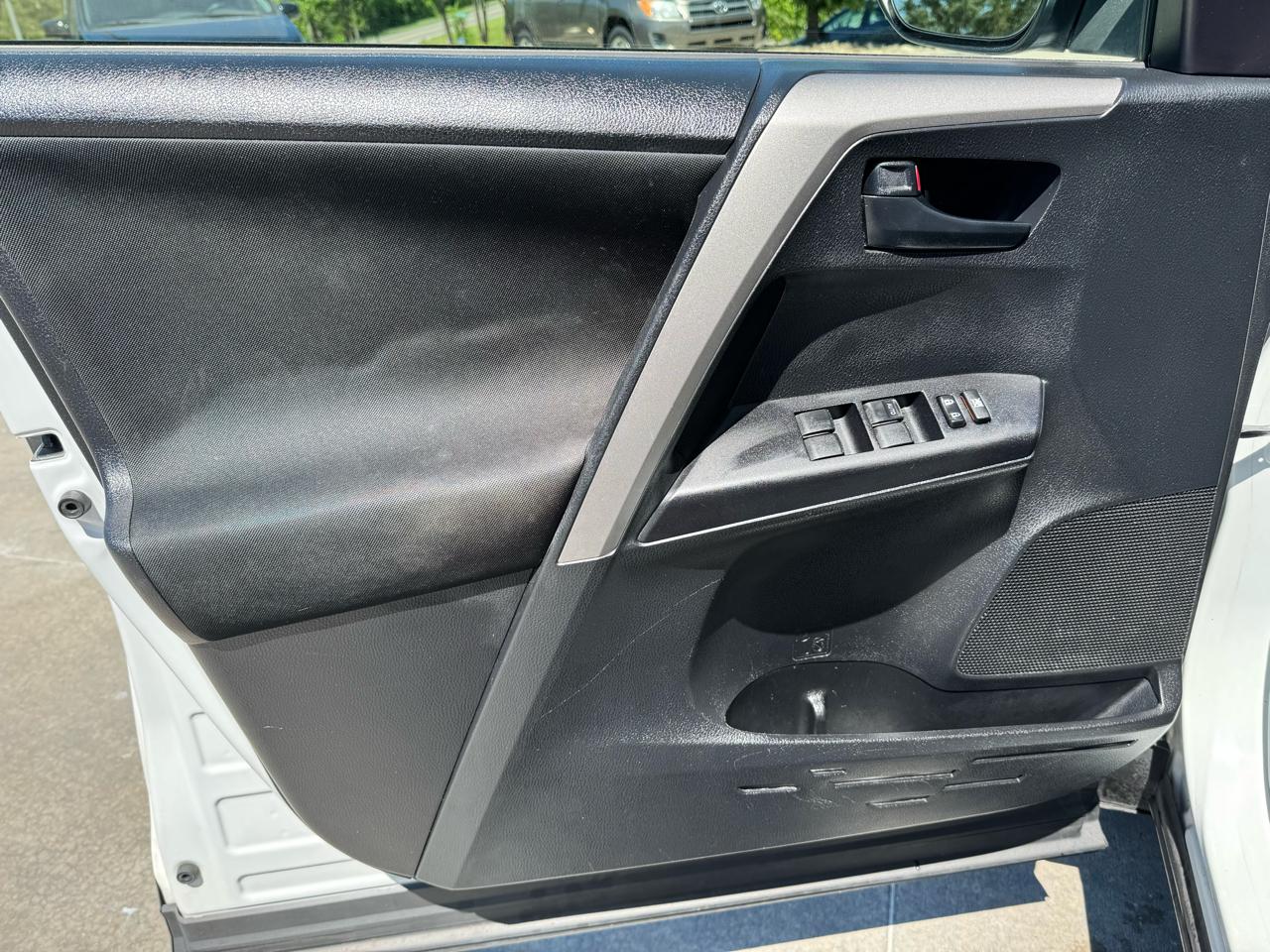 Toyota RAV4 AWD 4dr LE (Natl) 2016