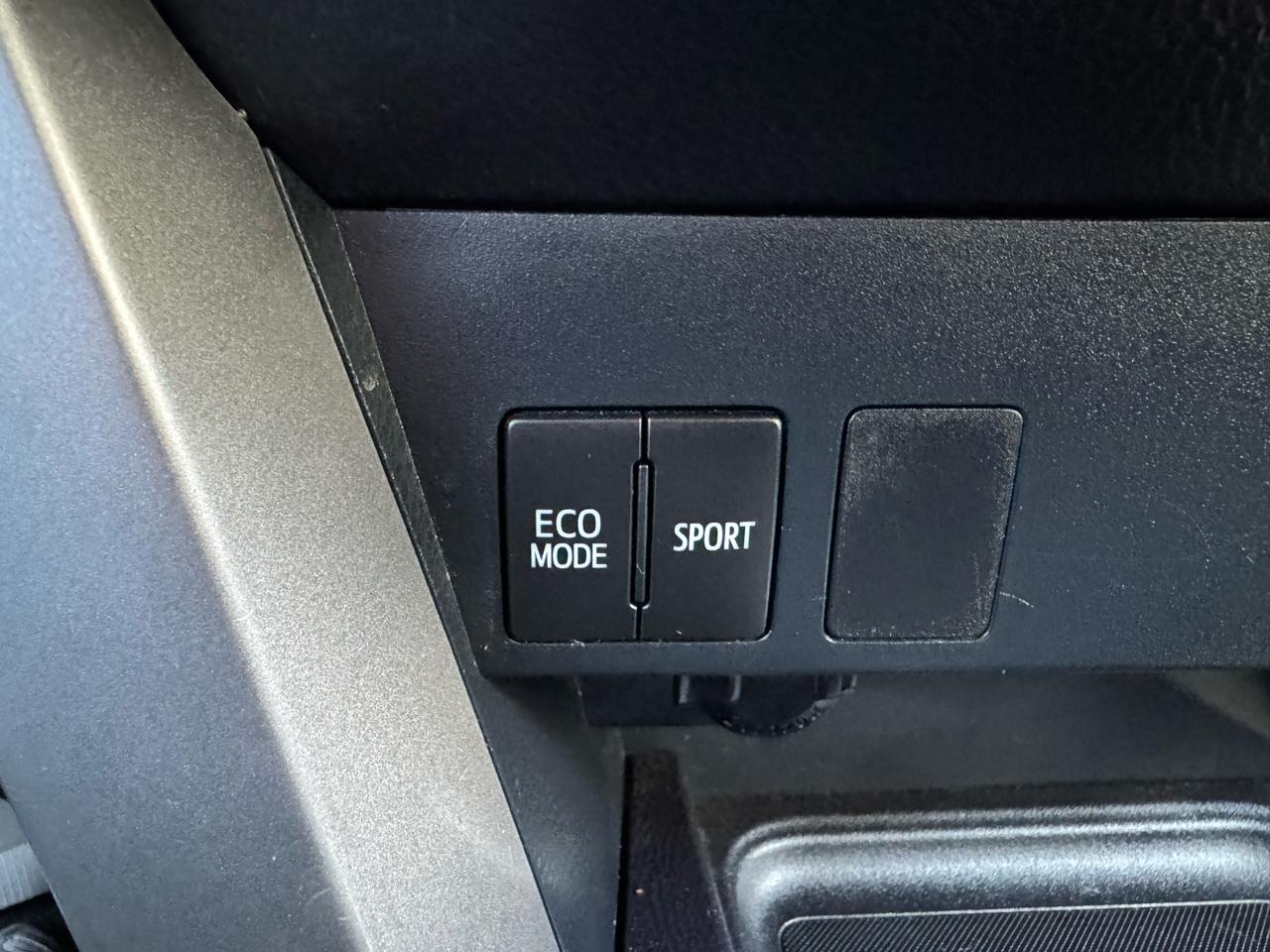Toyota RAV4 AWD 4dr LE (Natl) 2016