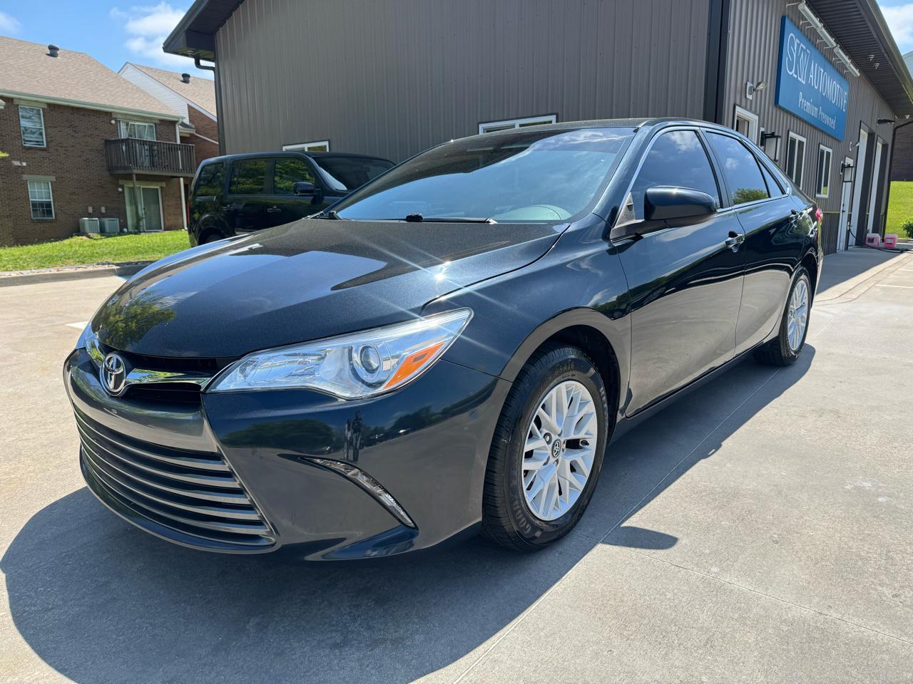 Toyota Camry 4dr Sdn I4 Auto LE (Natl) 2016