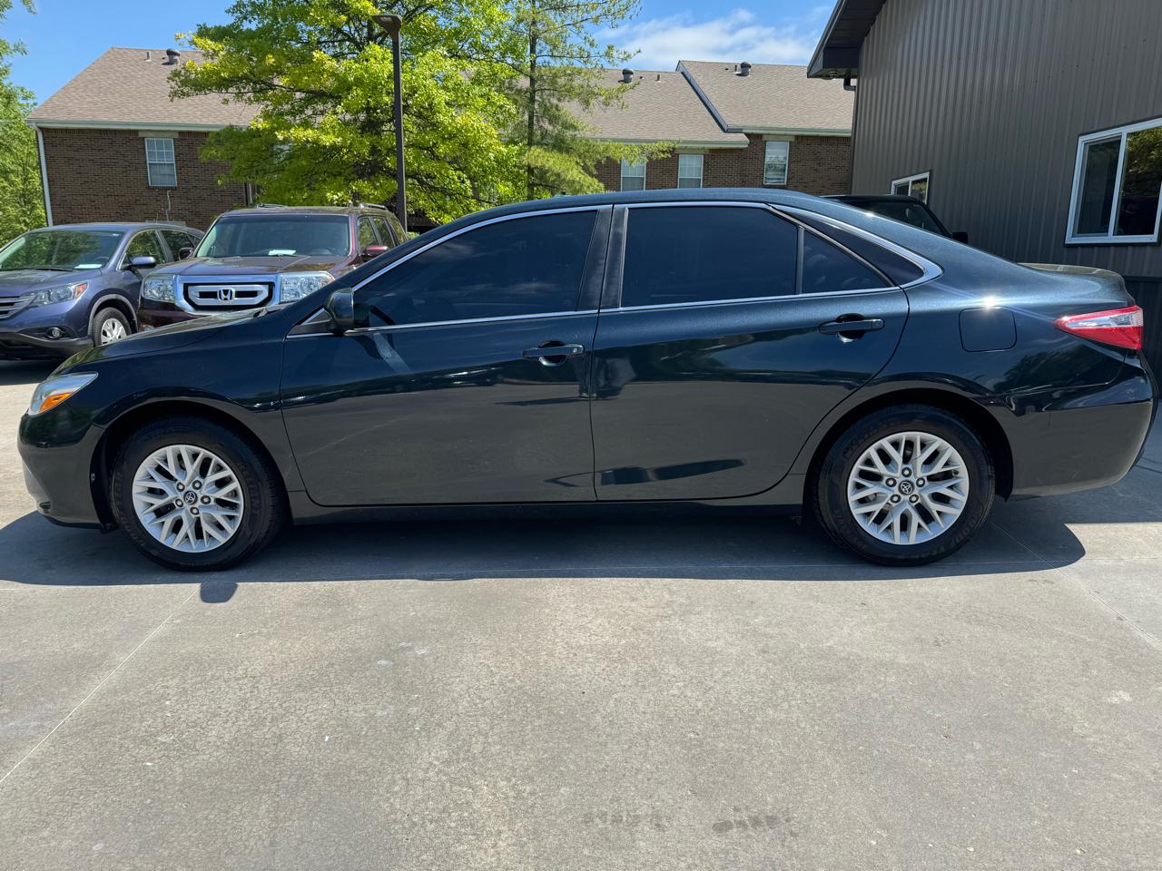 Toyota Camry 4dr Sdn I4 Auto LE (Natl) 2016