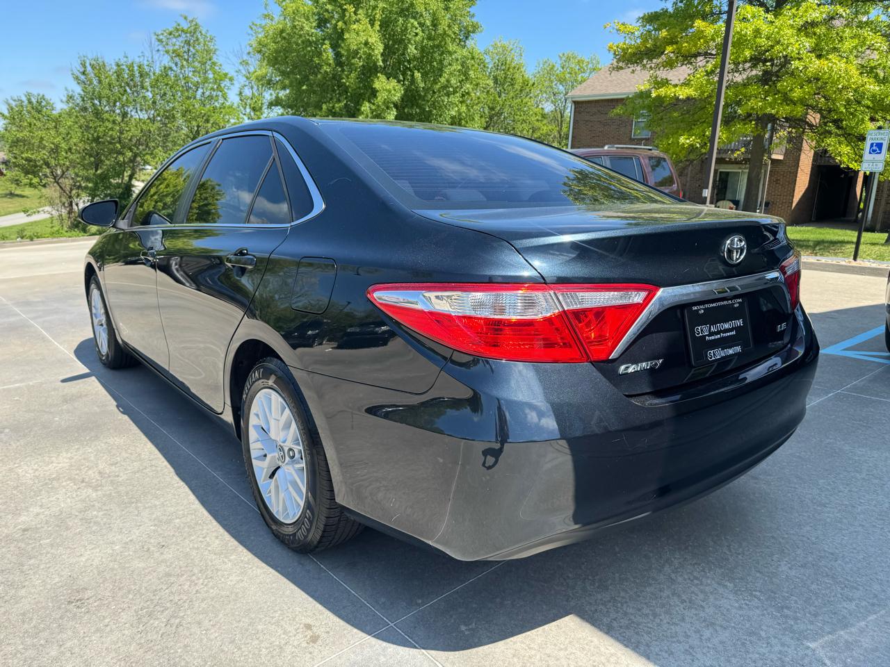 Toyota Camry 4dr Sdn I4 Auto LE (Natl) 2016