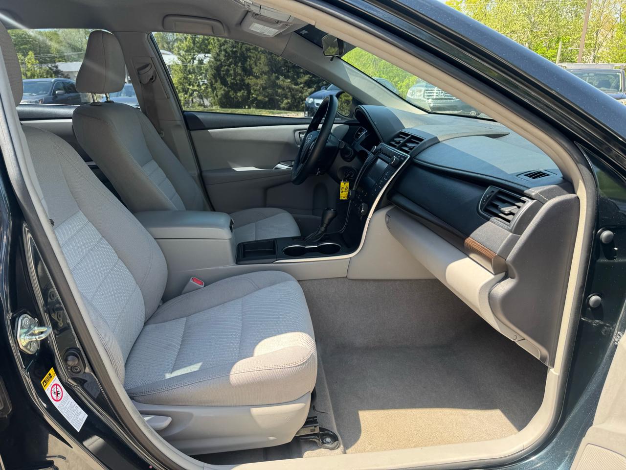 Toyota Camry 4dr Sdn I4 Auto LE (Natl) 2016