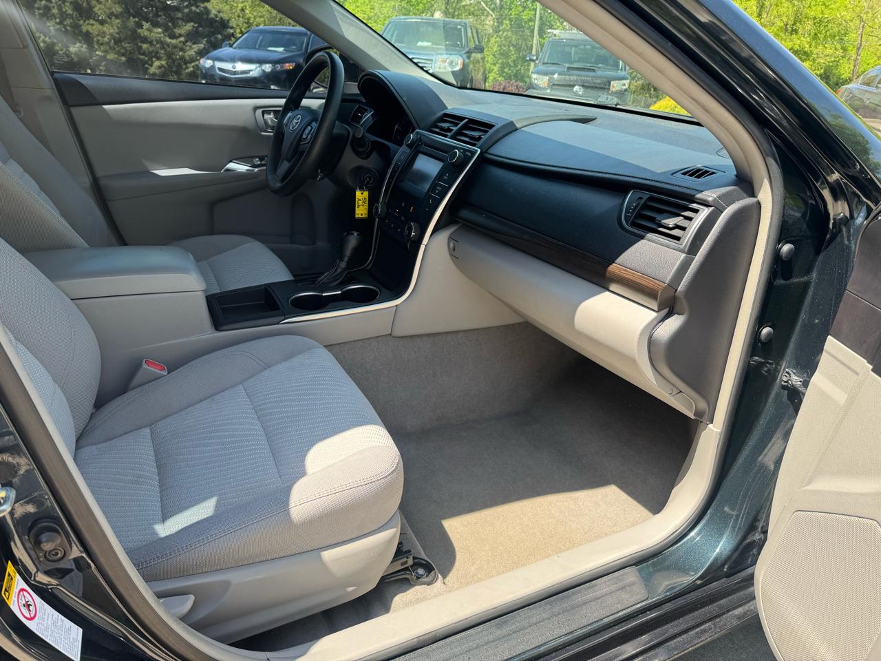 Toyota Camry 4dr Sdn I4 Auto LE (Natl) 2016