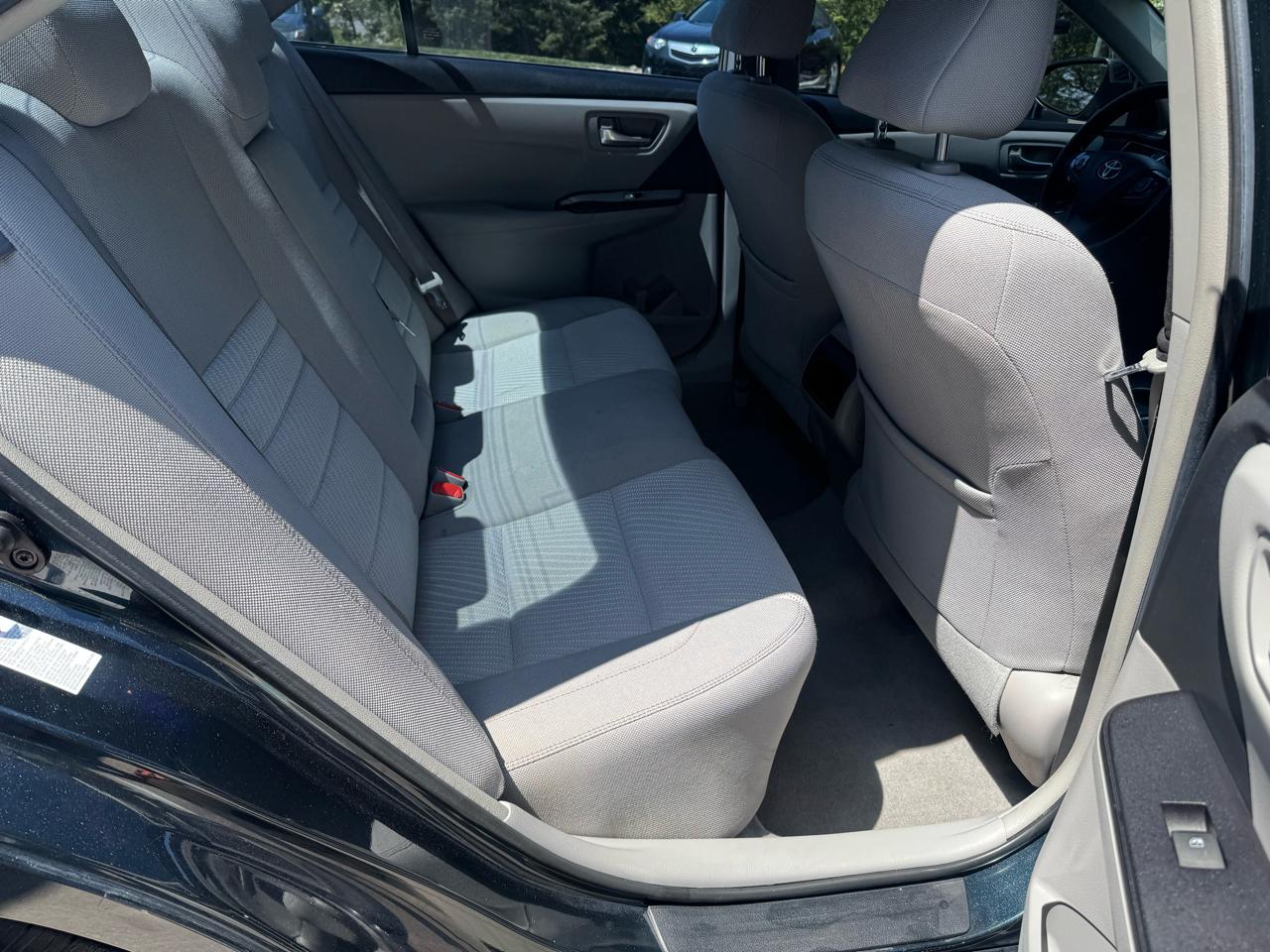 Toyota Camry 4dr Sdn I4 Auto LE (Natl) 2016