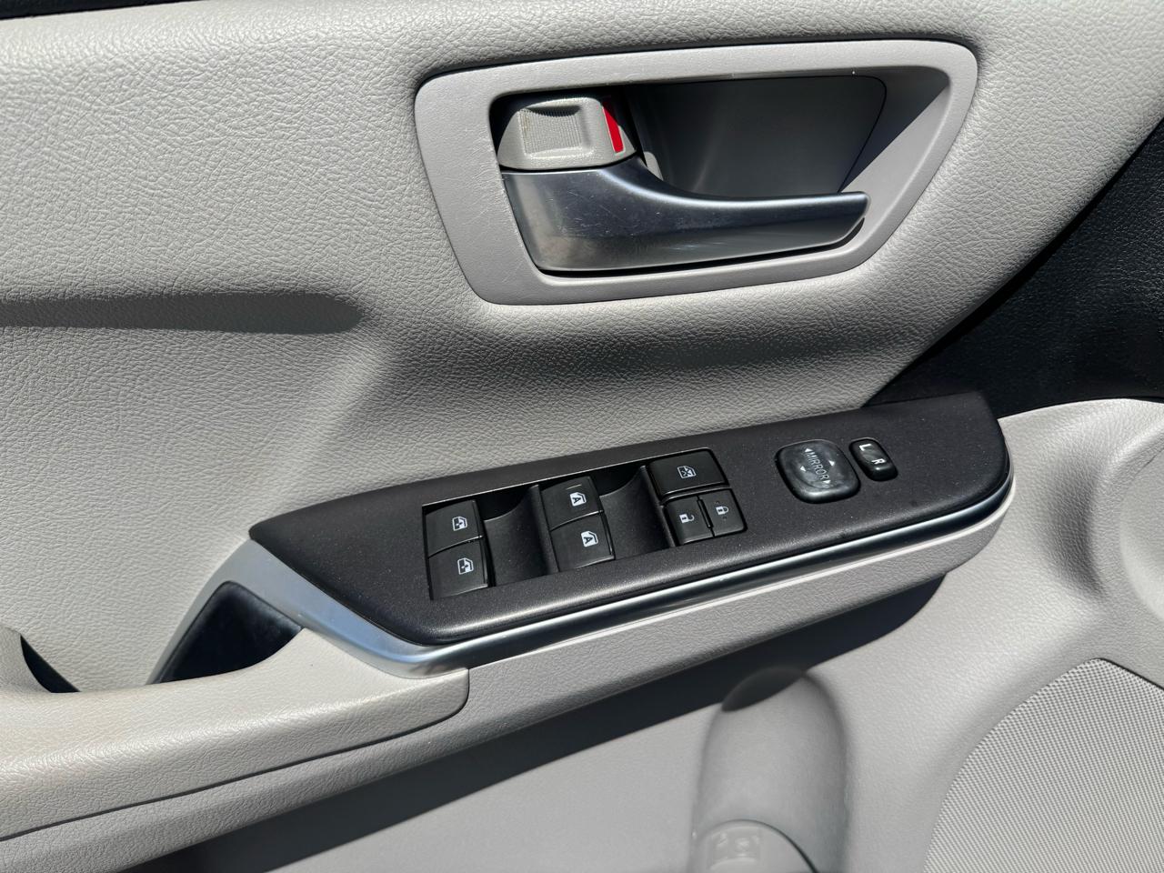 Toyota Camry 4dr Sdn I4 Auto LE (Natl) 2016