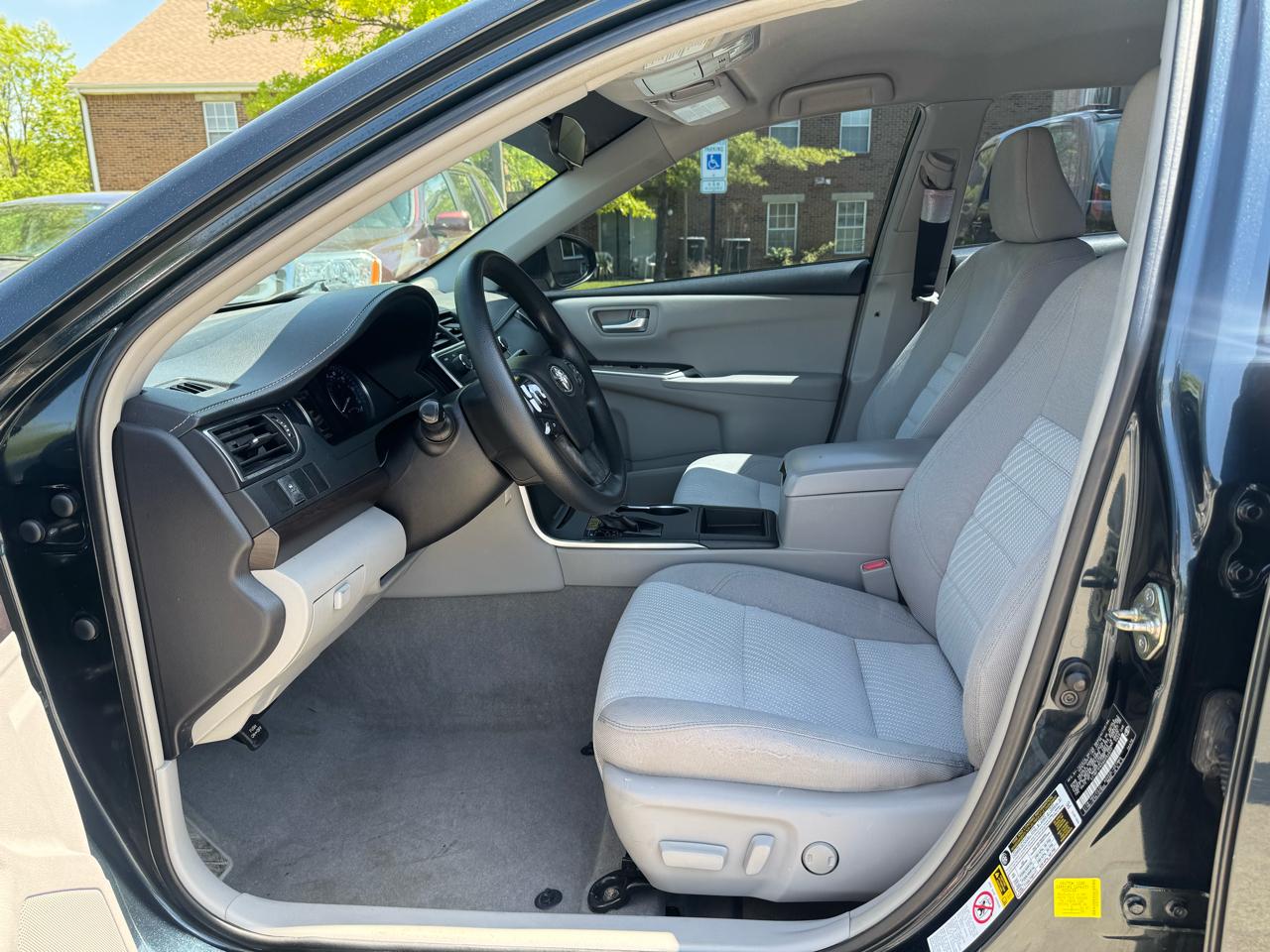 Toyota Camry 4dr Sdn I4 Auto LE (Natl) 2016