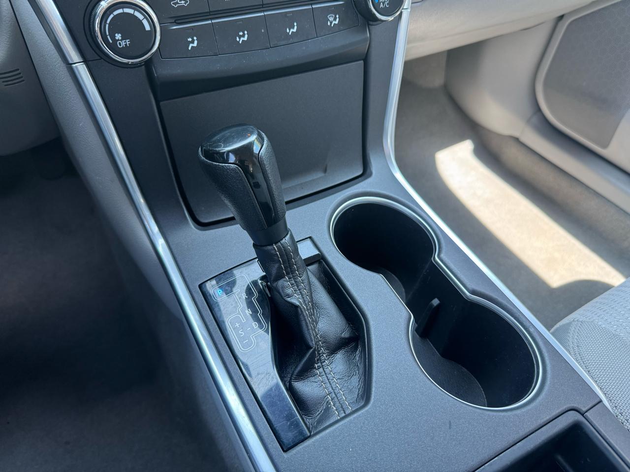 Toyota Camry 4dr Sdn I4 Auto LE (Natl) 2016