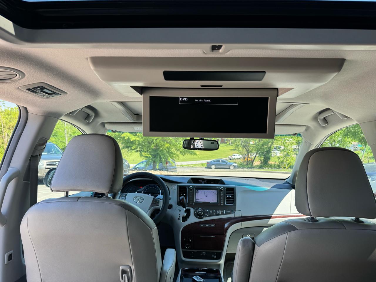 Toyota Sienna 5dr 7-Pass Van V6 XLE AWD (Natl) 2011