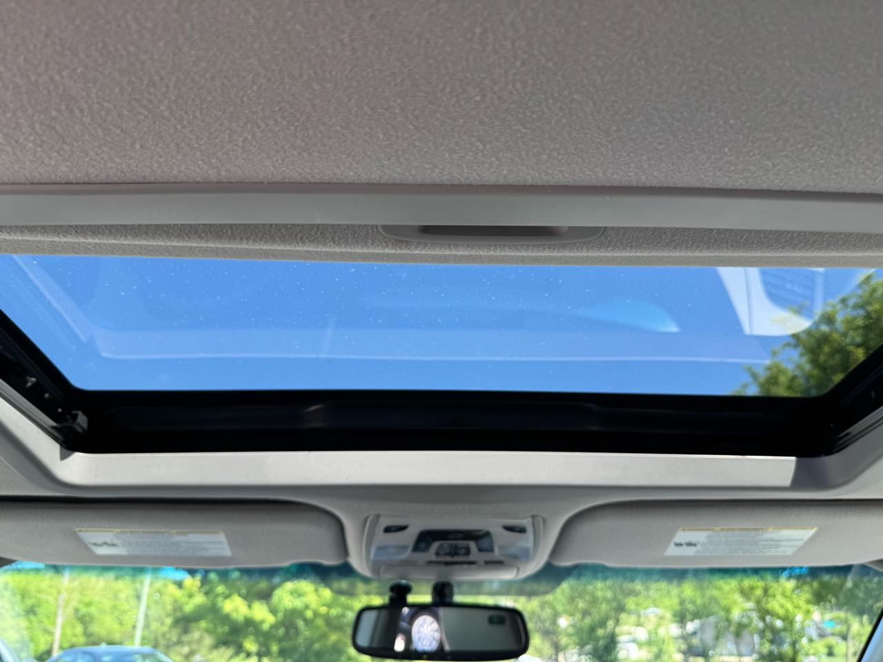 Toyota Sienna 5dr 7-Pass Van V6 XLE AWD (Natl) 2011
