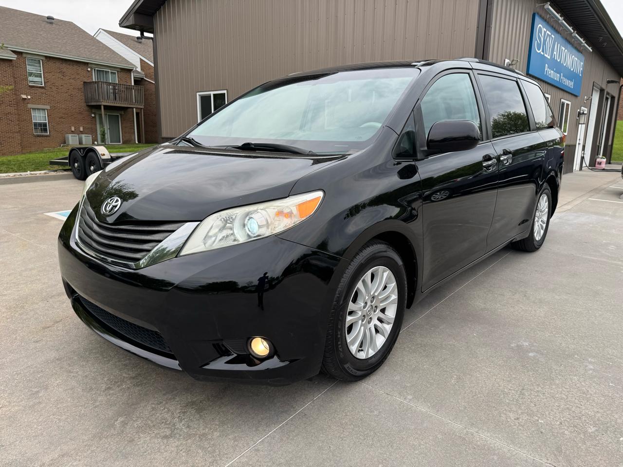 Toyota Sienna 5dr 8-Pass Van V6 XLE FWD (Natl) 2014