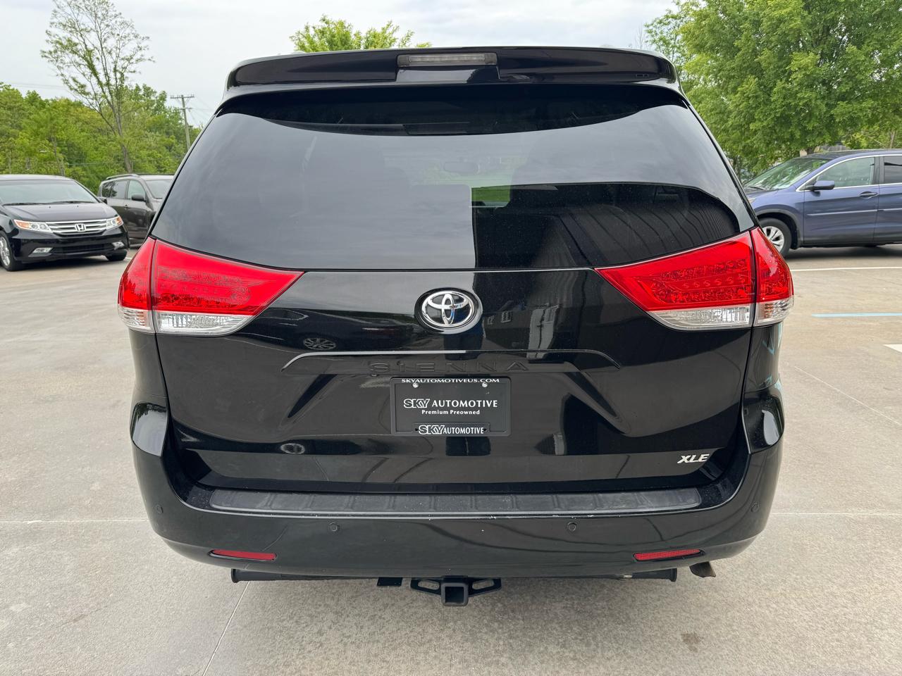 Toyota Sienna 5dr 8-Pass Van V6 XLE FWD (Natl) 2014